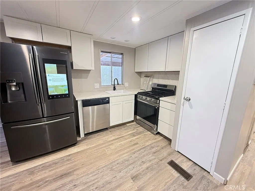 2 bed, 1.5 bath, 752 sqft, $1,500 — Photo 2