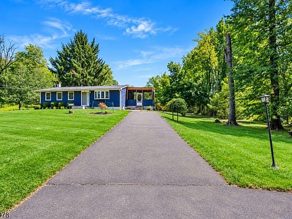 2nd image of 990 Croton Rd