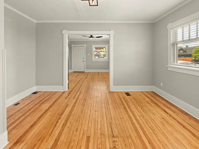 202 N Hooker St — Photo 9