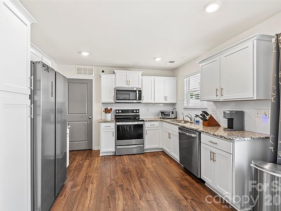 2nd image of 2 Chambers Garden Dr