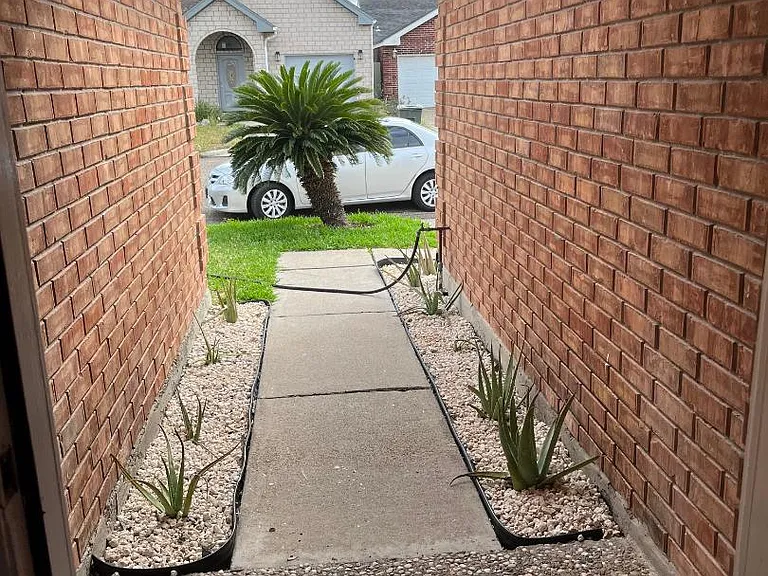 1802 Bobcat Ln — Photo 3