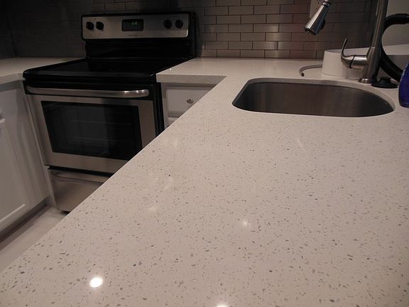 5th image of 700 Executive Center Dr APT 22