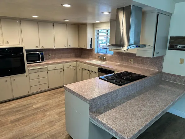 5655 N Poplar Ave, Fresno, CA 93704