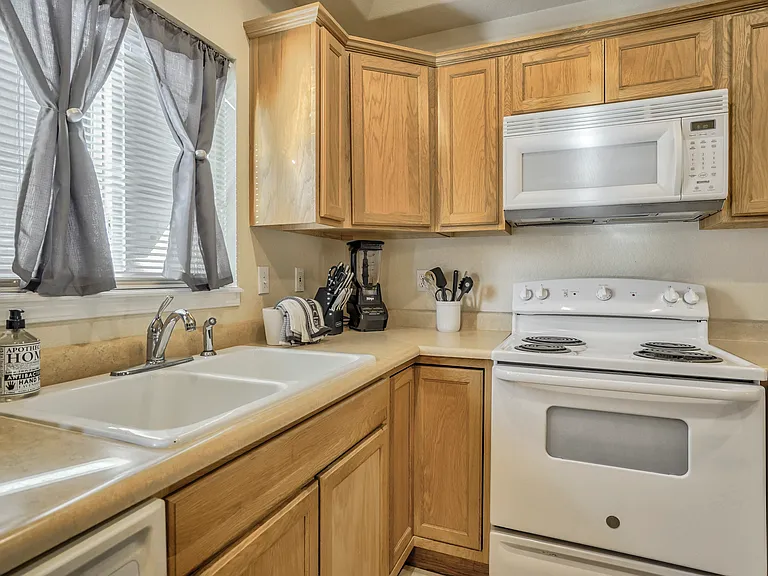 1025 Cheyenne Villas Point — Photo 11
