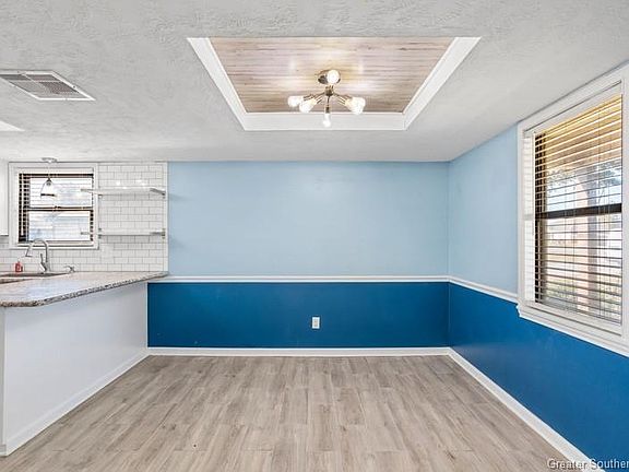 4th image of 817 University Dr
