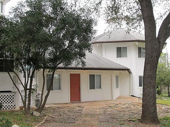 2nd image of 503 Oakwood Dr