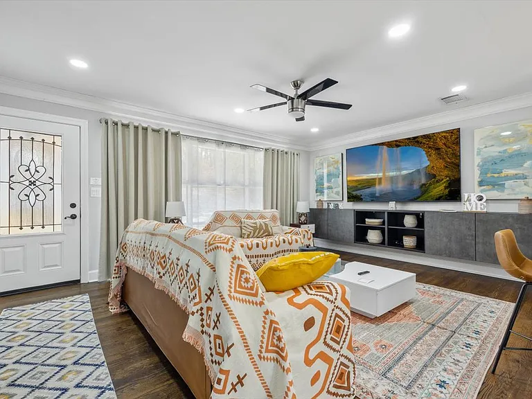 1065 Lee Cir NE — Photo 4