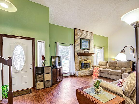 3rd image of 214 Driftwood St