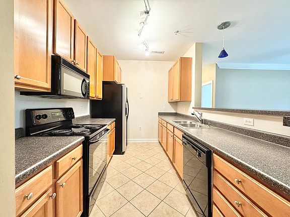 3rd image of 108 Sunset Cir Unit 202