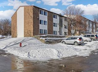 904 Benton Dr APT 32, Iowa City, IA 52246