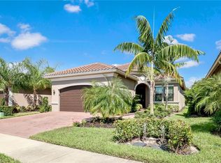 13636 Mandarin Cir, Naples, FL 34109