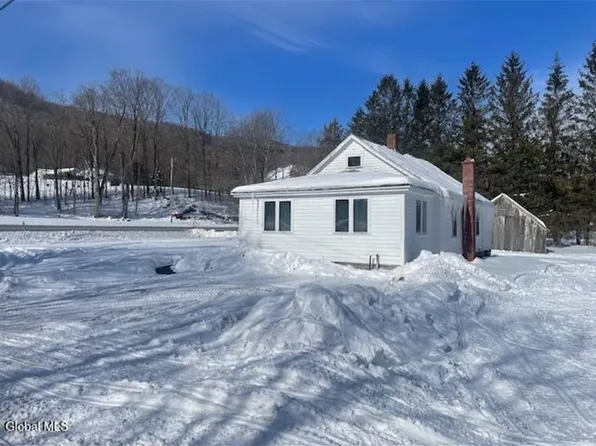 7 Browns Ln, Berlin, NY 12022