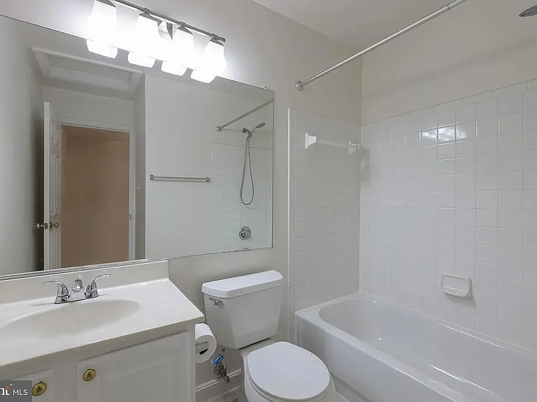 2424 Wheat Meadow Cir #2424 — Photo 22