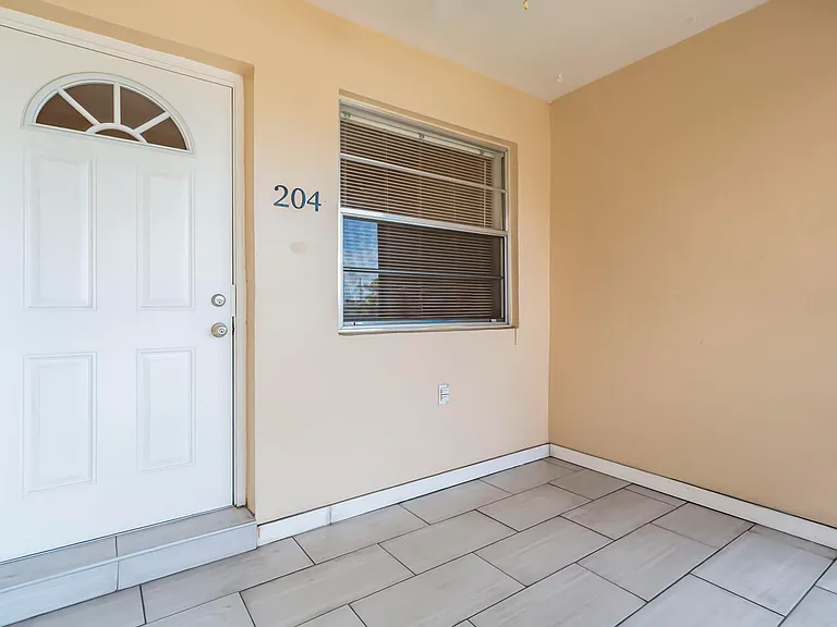 421 NE 1st St #204 — Photo 6