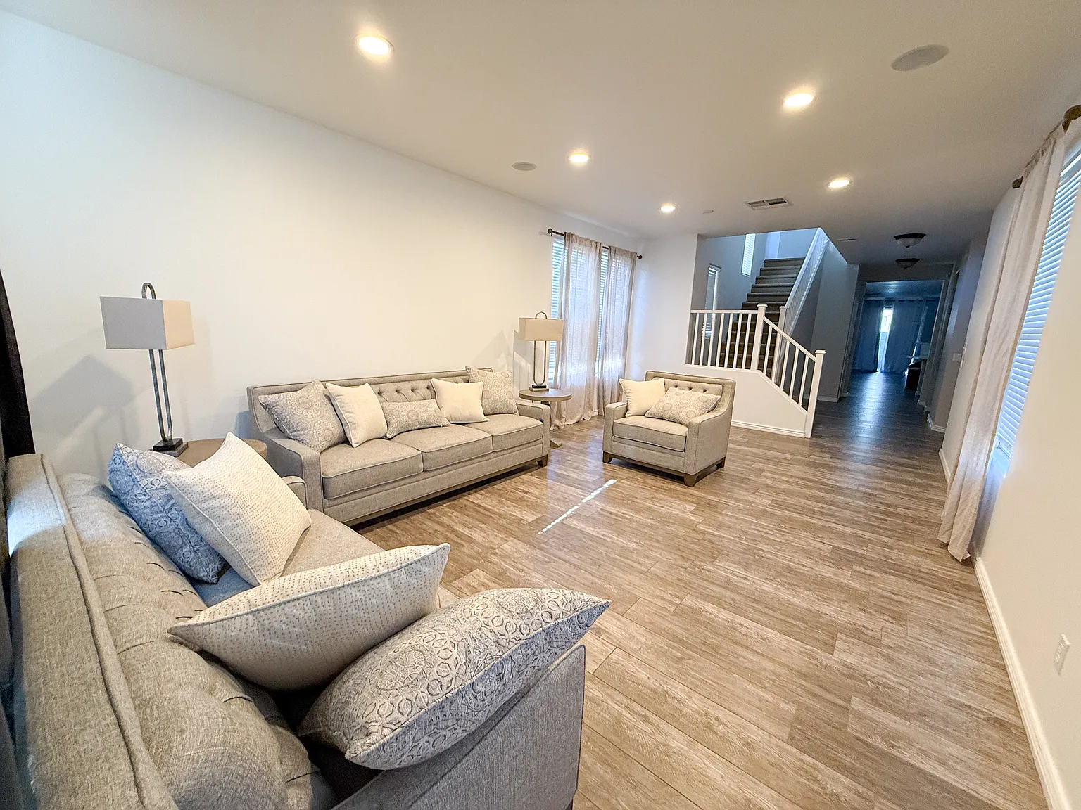 3 bed, 2.5 bath, 2625 sqft, $10,000 — Photo 3