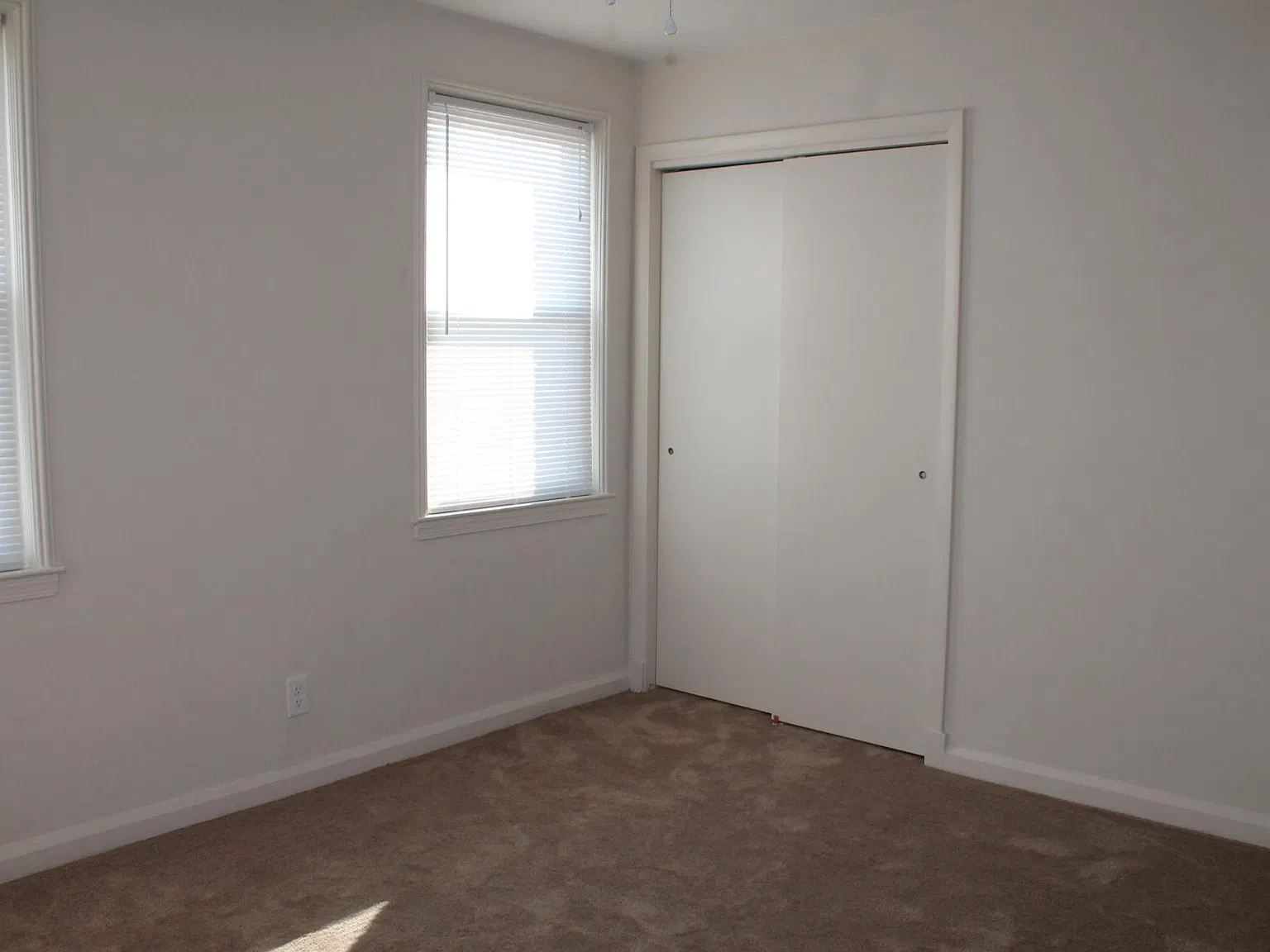 3 bed, 1024 sqft, $2,050 — Photo 3