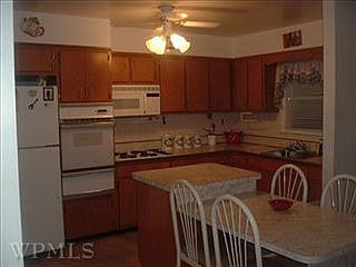 5th image of 218 Bennett Ave