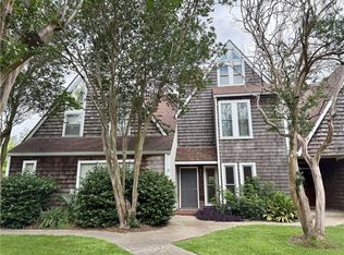 9 Spinnaker Ln, New Orleans, LA 70124