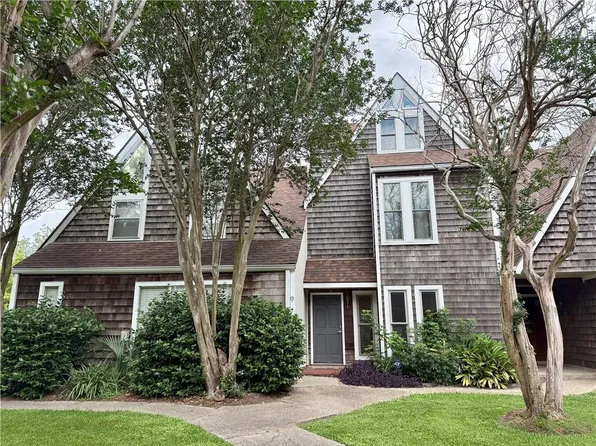 9 Spinnaker Ln, New Orleans, LA 70124
