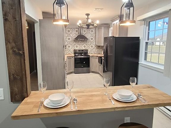 5th image of 12 Sunset Road #A