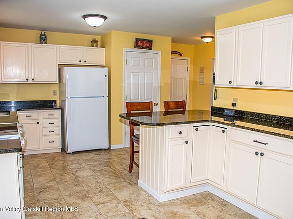 3rd image of 4707 Mazel Court