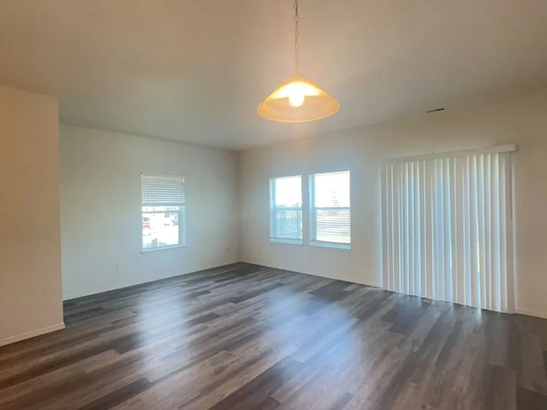2002 SW Canyon Dr #20 — Photo 3