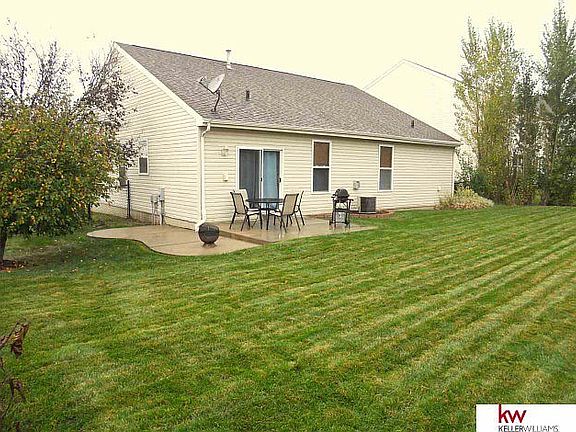 4th image of 2111 Lakewood Dr