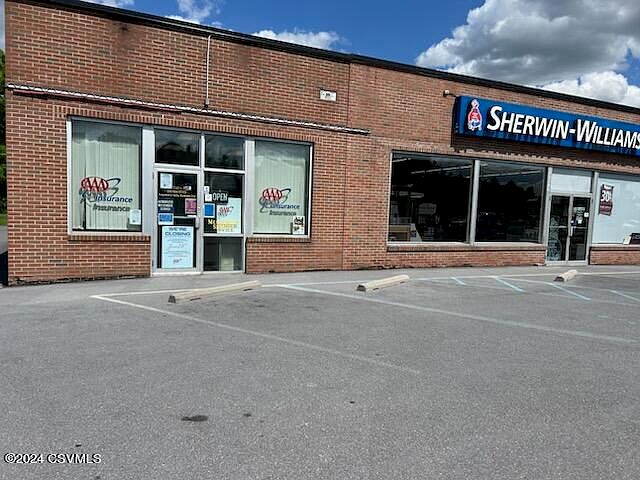 2nd image of 530 N Derr Dr