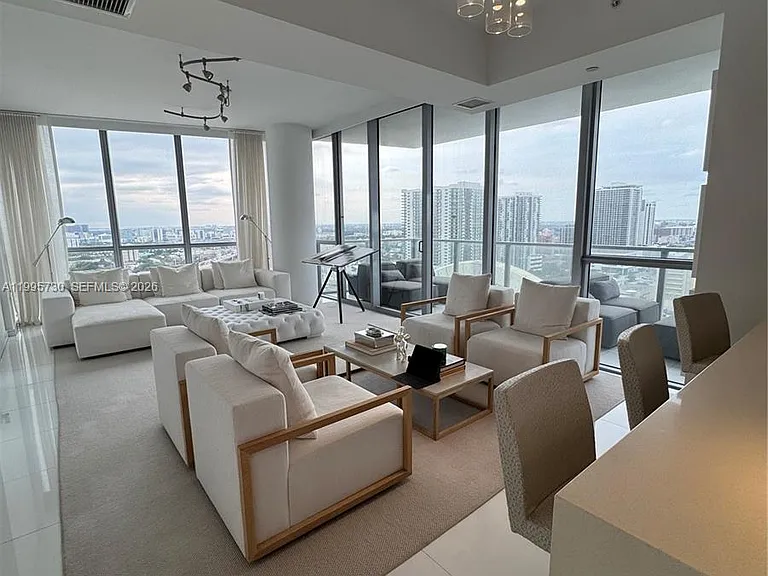 1100 Biscayne Blvd #2605 — Photo 4