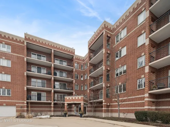 455 W Front St APT 303, Wheaton, IL 60187