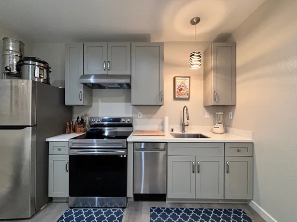 3131 Robinson Dr #B, Oakland, CA 94602