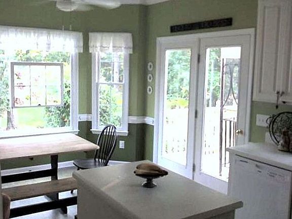 kitchen w/breakfast nook