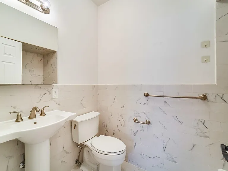 42 Zabriskie St #2 — Photo 9