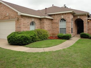 6717 Day Dr, Fort Worth, TX 76132