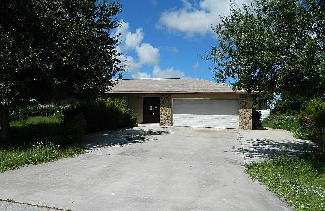 1st image of 713 SE Hollahan Ave