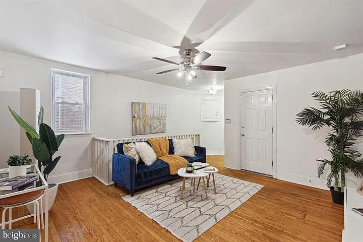 3 bed, 3.0 bath, 1187 sqft, $3,300 — Photo 3
