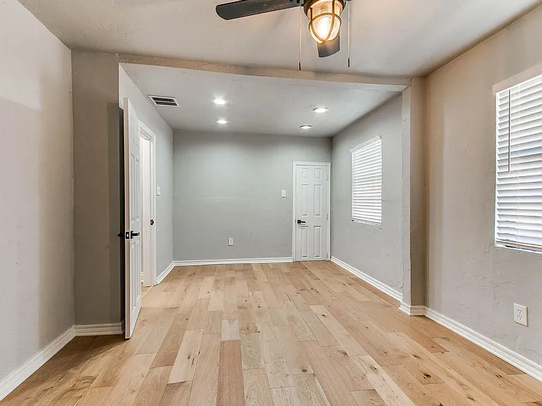 1824 NW 14th St — Photo 11