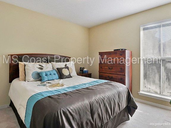 4th image of 15035 Warren Dr