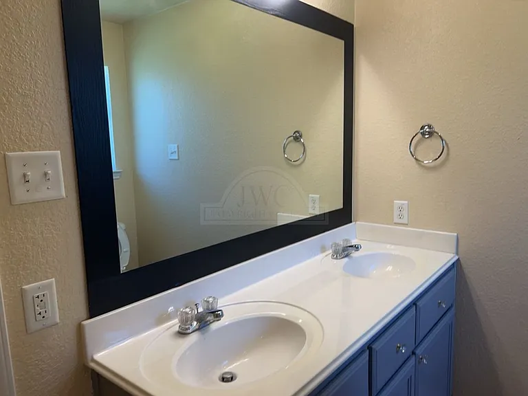 2509 Lavender Ln — Photo 12