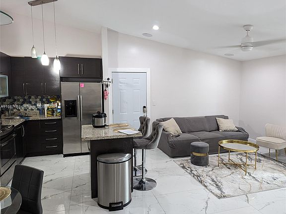 4th image of 903 NE 199th St APT 205