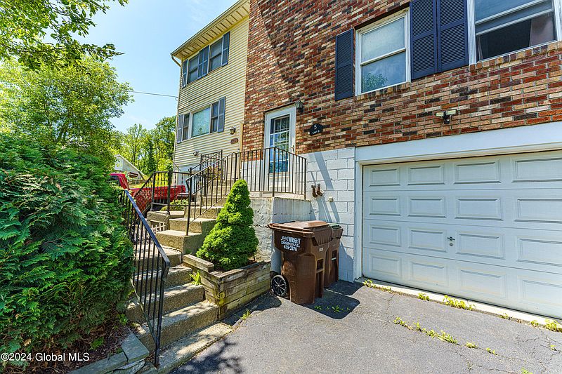 2nd image of 5 Riverview Drive #2