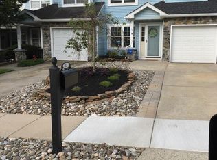 12 Park Side Dr, Sicklerville, NJ 08081