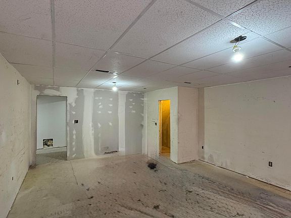 4th image of 210 E Central Ave