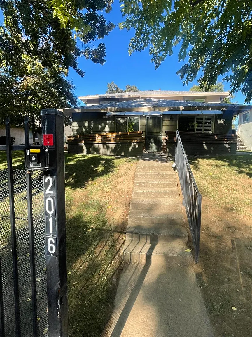 2016 Benita Dr Unit 4 photo 1