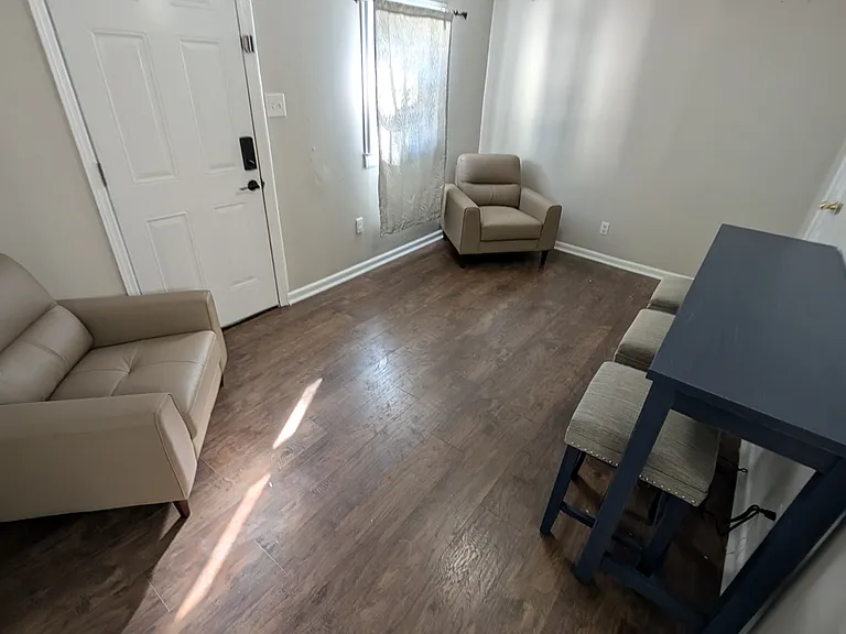 938 Beckwith St SW — Photo 10
