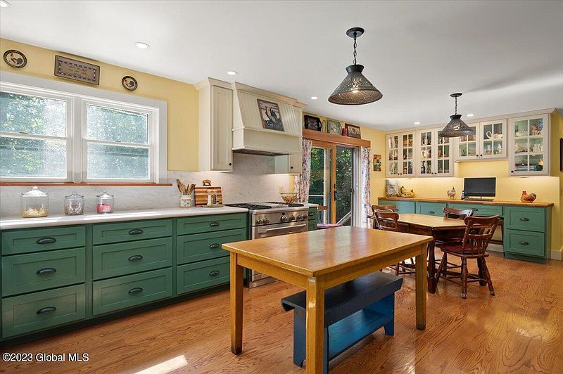 5th image of 363 Spier Falls Road