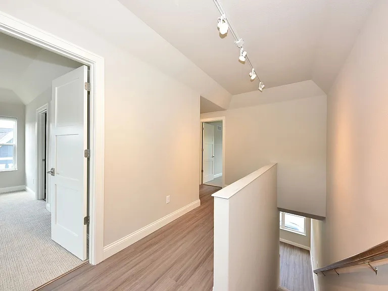 W62N438 Hanover Ave — Photo 29