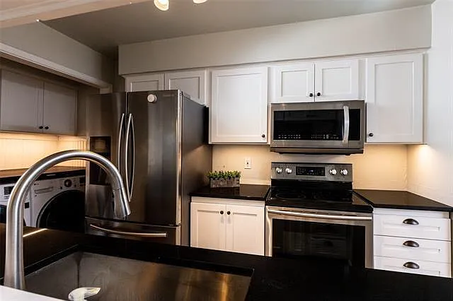 2118 Warnford Pl — Photo 16