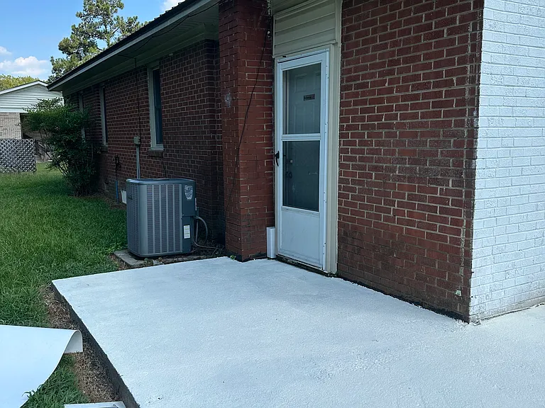 140 E Circle Dr — Photo 1