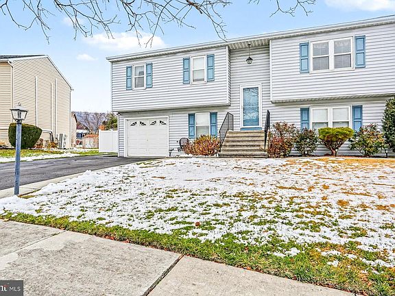 3rd image of 2028 Mount Vernon Cir